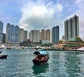 アバディーンにてサンパン船乗船