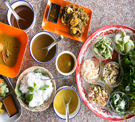 Kanom Jean Sensod MuangKonにランチをお食べます。