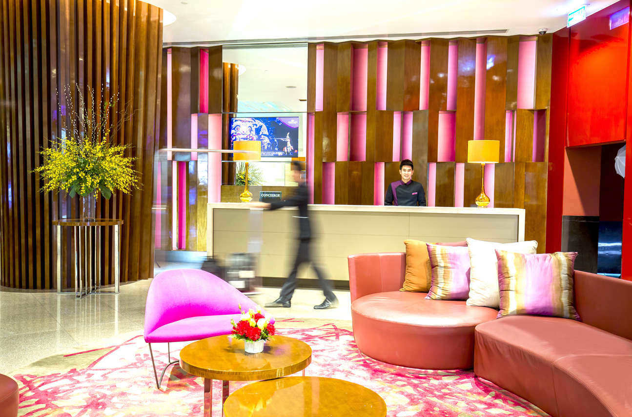 クラウンプラザホテル 1階エントランスご集合、出発