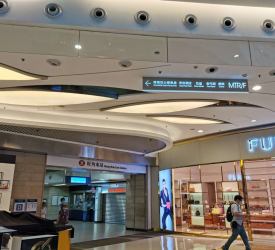 MTR旺角東（モンコックイースト）駅D出口で集合・出発