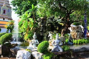 巨大な寝釈迦仏とマッサージで有名な「ワットポー(涅槃寺院)」　到着