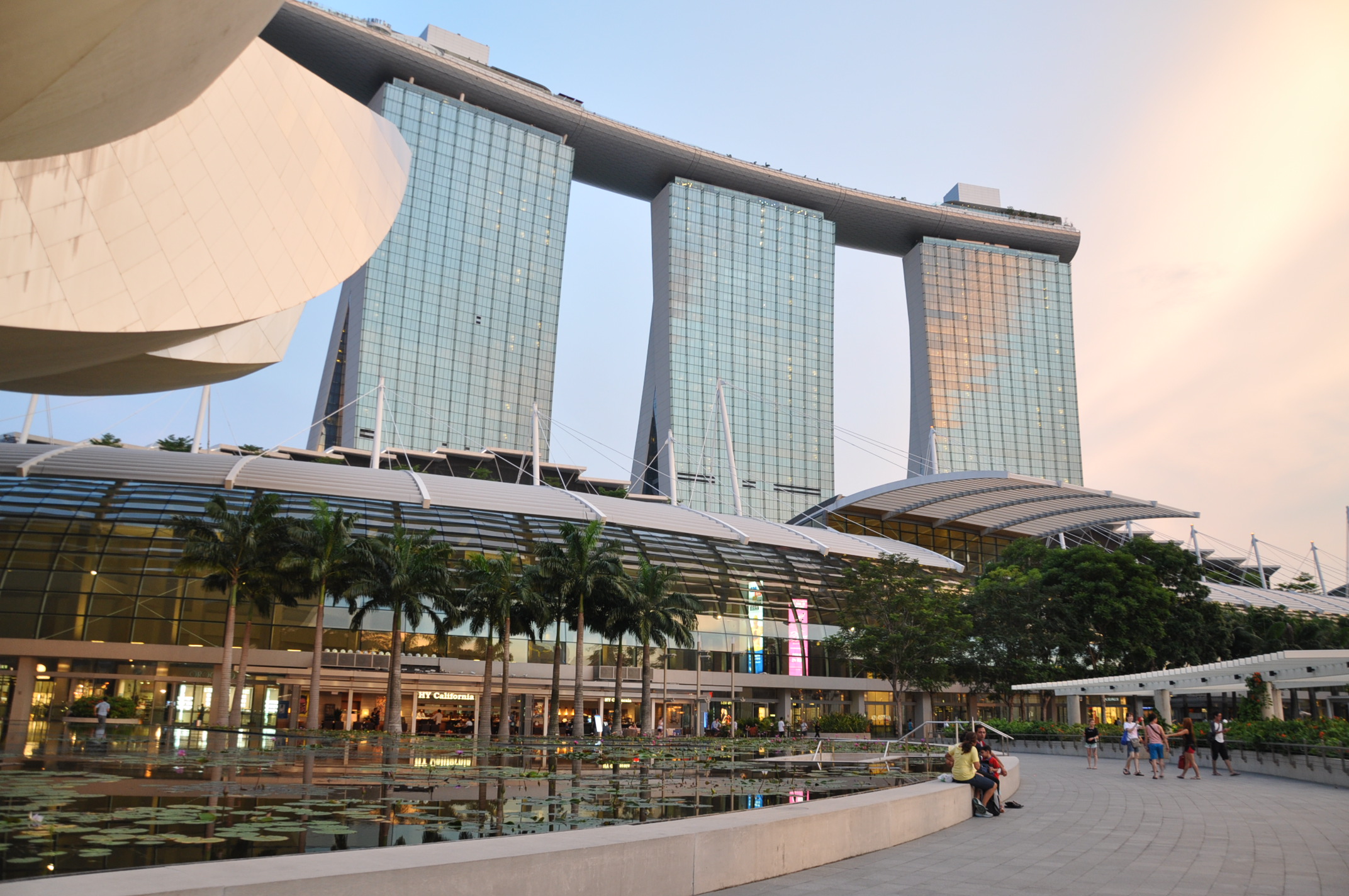 アラブストリートからMRTに乗車してマリーナベイサンズホテルへ