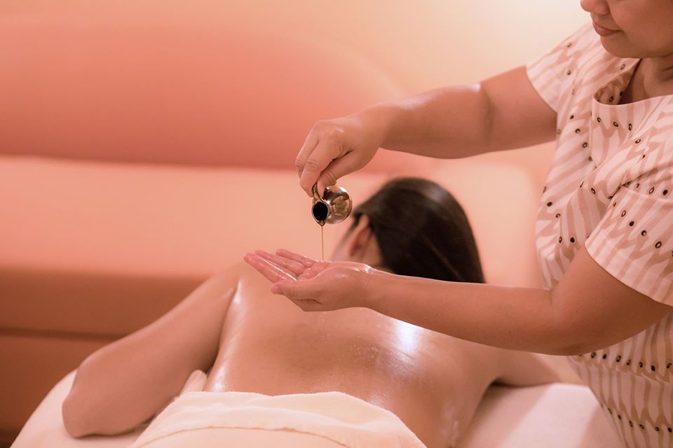 スパでアロマセラピーマッサージ(60分)または、アロマセラピー(60分)+フェイシャル（75分）をお楽しみください