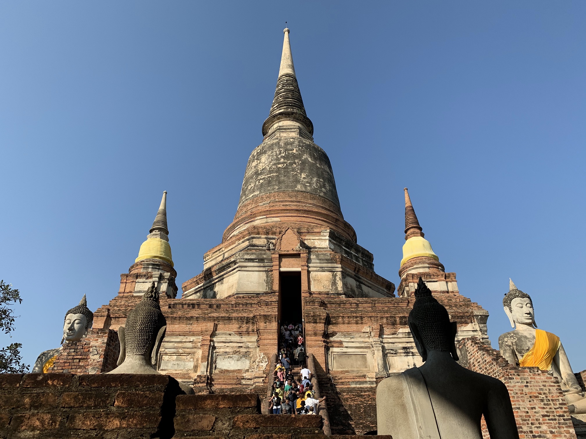 セイロン風の仏塔が見事な「ワットヤイチャイモンコン(Wat Yai Chai Mongkon)」