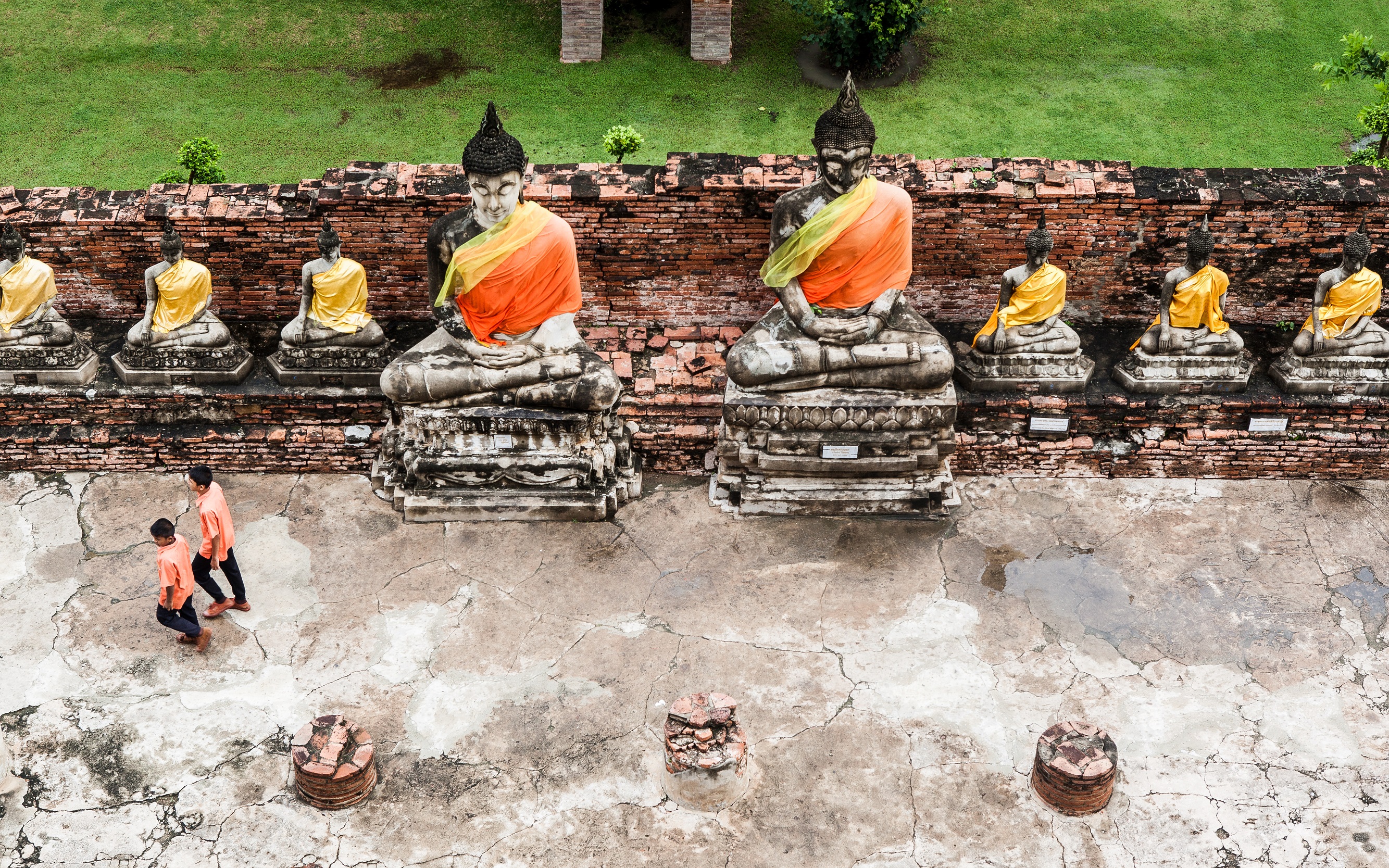 ゴシック様式の教会のような寺院「ワットニウェートタンマプラワット(Wat Niwet Thammaprawat)」