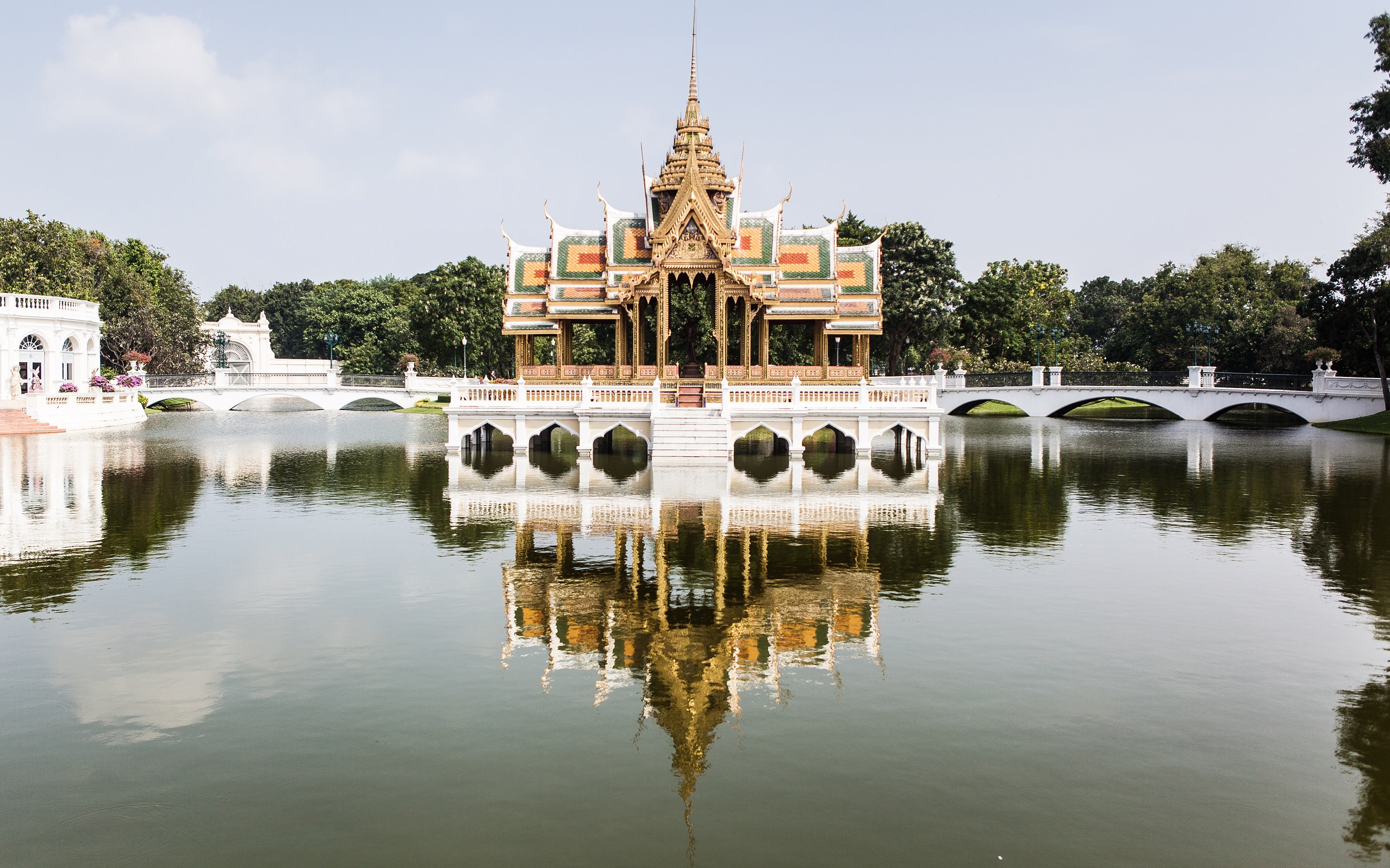 美しい夏の宮殿「バンパイン離宮(Bang Pa-In Royal Palace)」