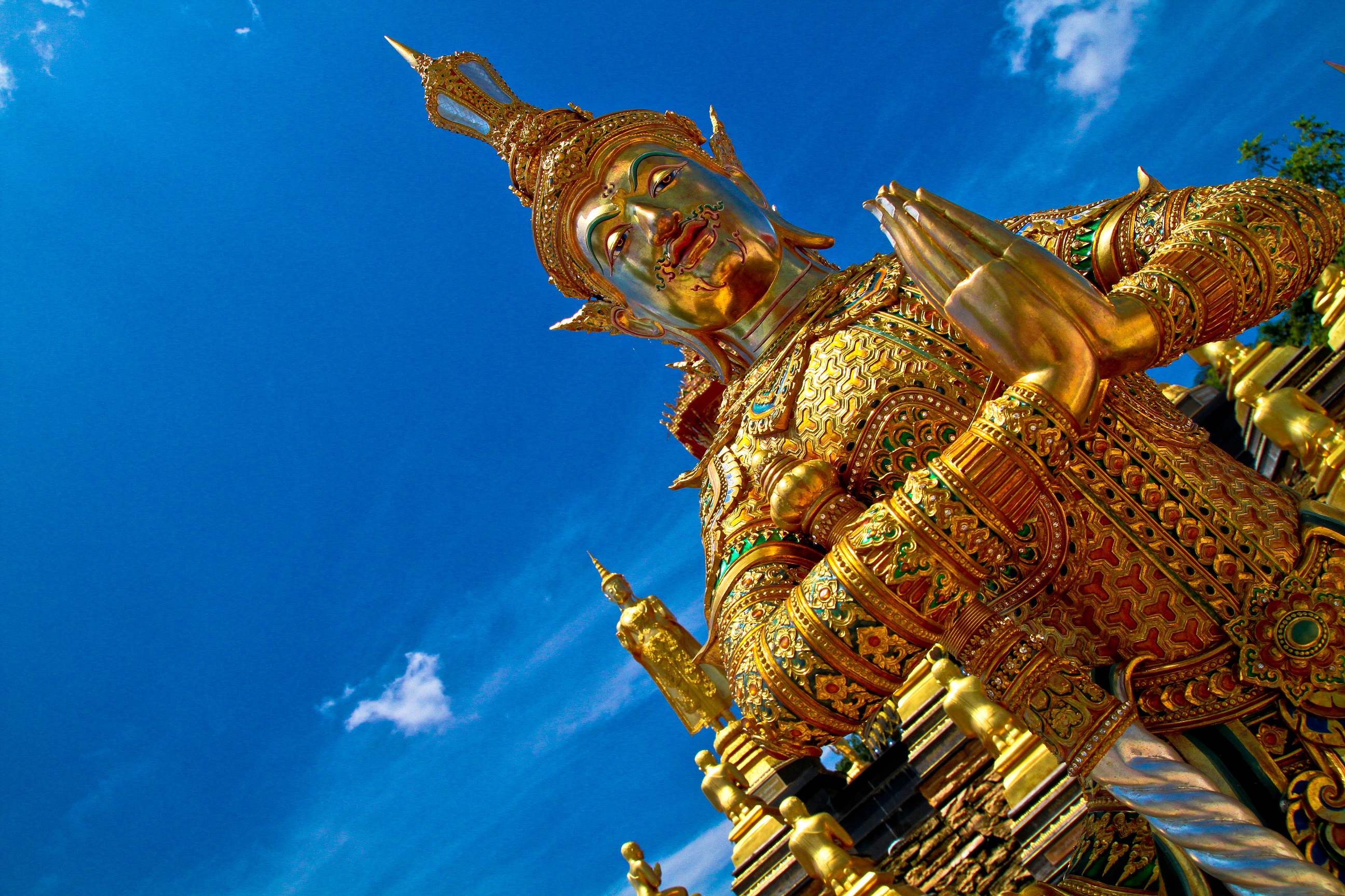 チーク材で作られた「ワットバーンケーノイ(Wat Bang Khae Noi)」