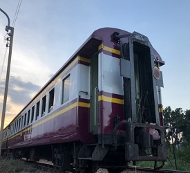 バンコク中央駅ファランポーン駅を出発、タイ北部ノンカイへ。