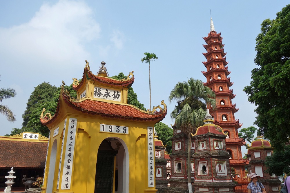ハノイ市内観光　ホーチミン廊（外観見学）、一柱寺、玉山祠など