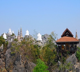 山頂到着、断崖絶壁に建つ寺院・山頂からの景色を鑑賞