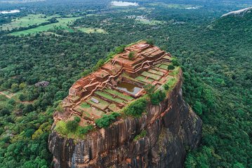 世界遺産 シーギリヤロック登頂（天空の王宮跡まで徒歩で約1時間半～2時間）