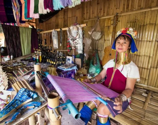 ダムヌンサドゥアック水上マーケット+首長族のカレン族訪問 ココナッツファームお立ち寄り