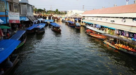 アンパワー水上市場