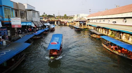 アンパワー水上市場