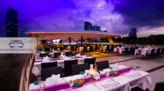 【ディナークルーズ】チャオプラヤプリンセス｜王道人気の大型船でインターナショナルビュッフェ＆バンド生演奏