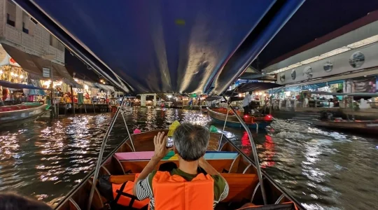 アンパワー水上市場