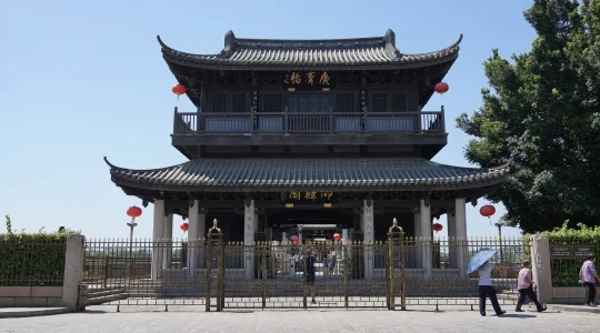 華僑の故郷を食べ歩き、潮州 日帰り1日ツアー＜終日/高速鉄道/専用車/軽食/日本語ガイド＞