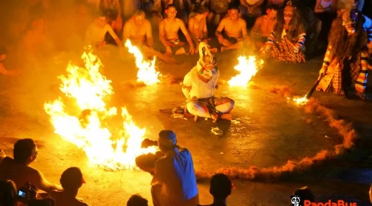 ウルワツケチャックダンスファイアー