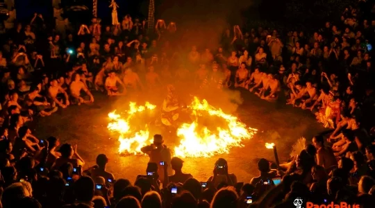 ウルワツケチャックダンス　ファイアー