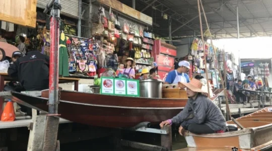 ダムヌンサドゥアック水上マーケット