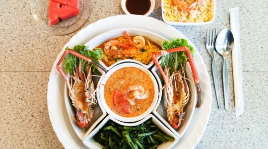 アユタヤ名物「手長エビ」