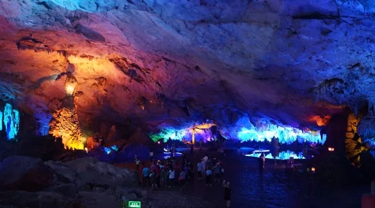 世界自然遺産・桂林でたっぷり4時間の漓江下り＆壮大な龍勝棚田の絶景を味わう 2泊3日＜高速鉄道/食事付き/選べるホテルクラス/日本語ガイド＞