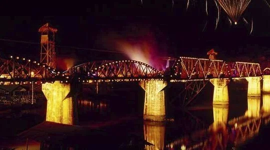 「クウェー川鉄橋週間」ショー