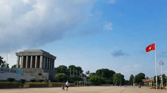 ハノイ市内観光 + 世界遺産タンロン遺跡