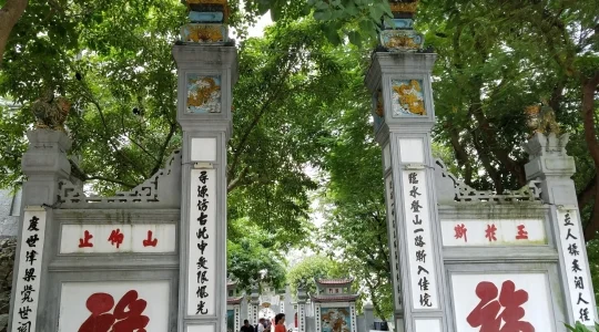 ハノイ市内観光 + 世界遺産タンロン遺跡