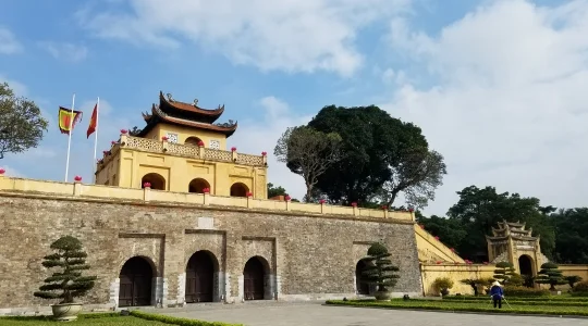 ハノイ市内観光 + 世界遺産タンロン遺跡