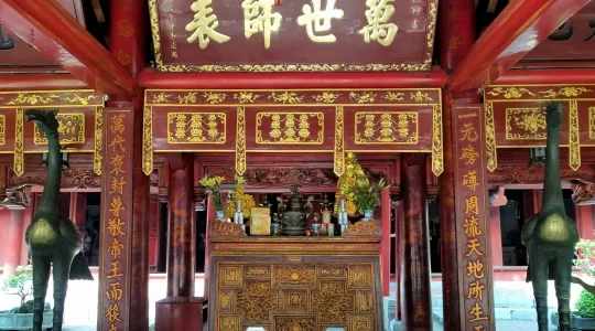 ハノイ市内観光 + 世界遺産タンロン遺跡