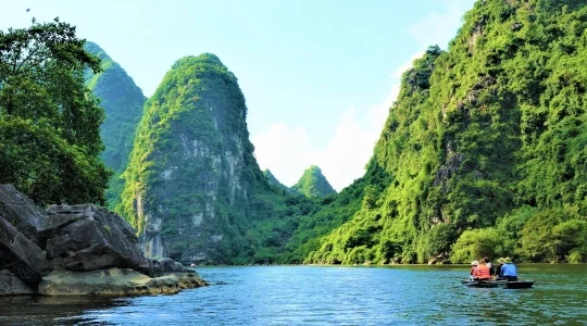 貸切りプラン！【ハノイ】世界遺産チャンアン川下りクルーズ + 古都ホアルー1日観光ツアー