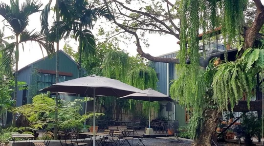 パトゥムターニー観光 バーン 1,000 マイ カフェ＆ファーム + インナムサムコック市場