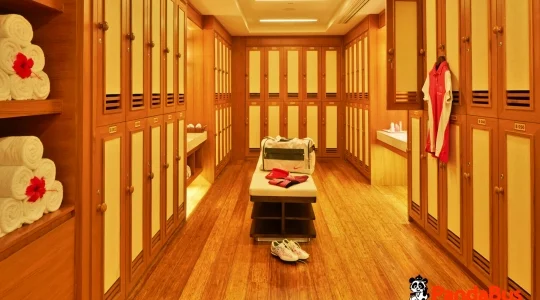 LOCKER