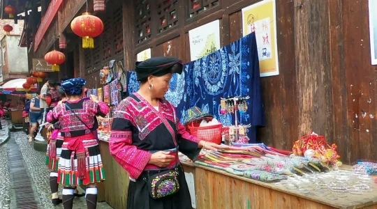 龍勝 ヤオ族長髪民族ショー イメージ