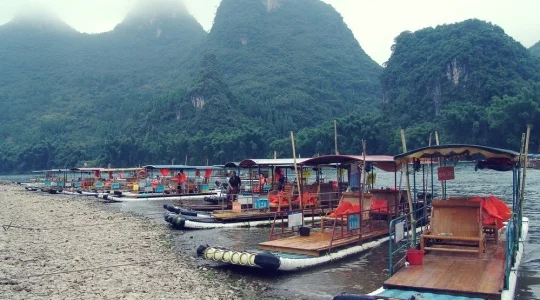 一生に一度は見ておきたい絶景、世界自然遺産・桂林ハイライト漓江下りツアー＜午後/現地発着/昼食付き/日本語ガイド＞