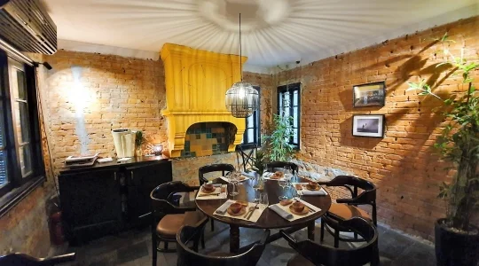 HOME Moc Restaurant