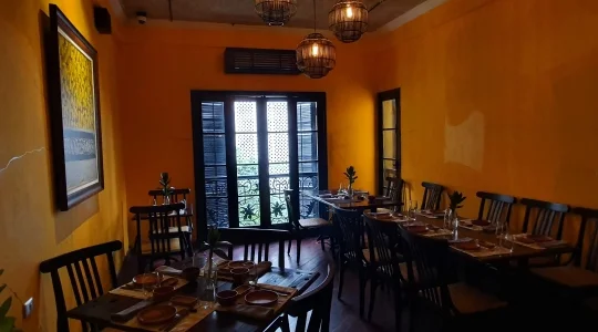 HOME Moc Restaurant