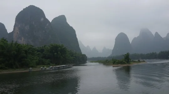 桂林　専用車と日本語ガイド 貸切手配 ＜ワゴン車＞