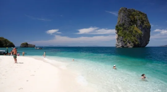 ポダ島＆チキン島のアイランドホッピング　陸の孤島プラナンビーチへもご案内