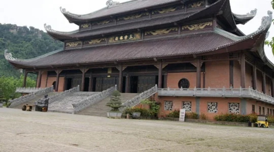 東南アジア一巨大仏教寺「バイディン寺」