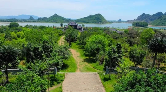 東南アジア一巨大仏教寺「バイディン寺」
