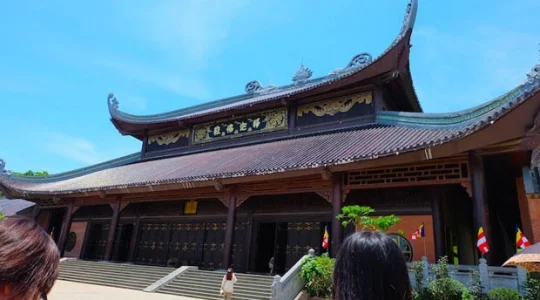 東南アジア一巨大仏教寺「バイディン寺」