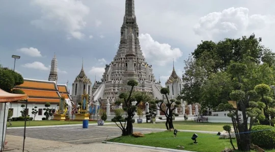 ワットアルン(暁の寺院)