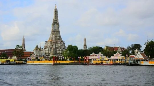 ワットアルン(暁の寺院)