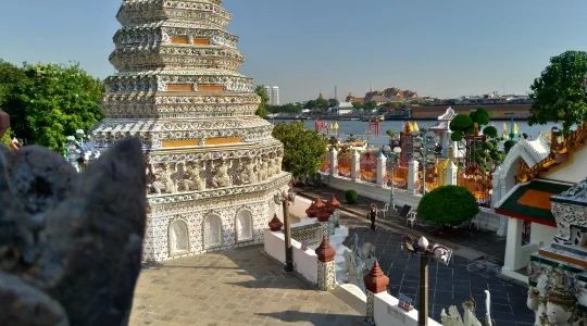 ワットアルン（暁の寺院)