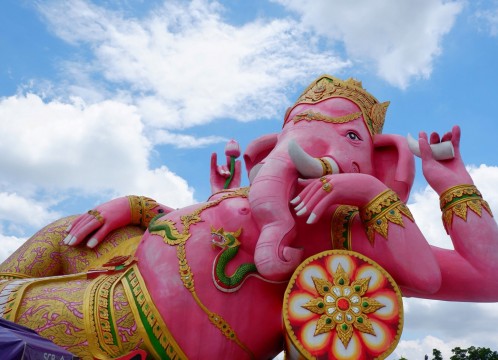 巨大なピンクガネーシャ