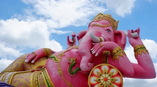 巨大なピンクガネーシャ