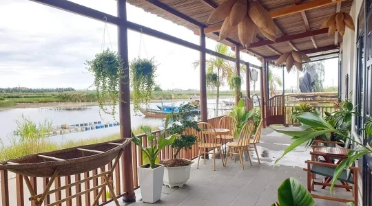 the boat house riverside home stay