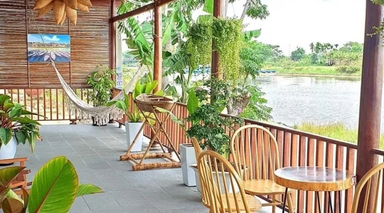 the boat house riverside home stay